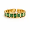 Anillo Viridia Square dorado con piedras verdes rectangulares