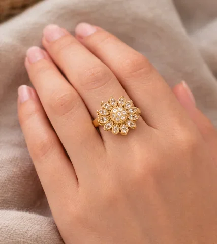 Anillo Girasol giratorio de acero inoxidable dorado – Inaya Complementos