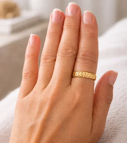 Anillo de hojas dorado ajustable de acero inoxidable Inaya Complementos