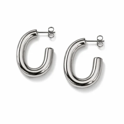 Aros Alba plateados de acero inoxidable sobre fondo blanco