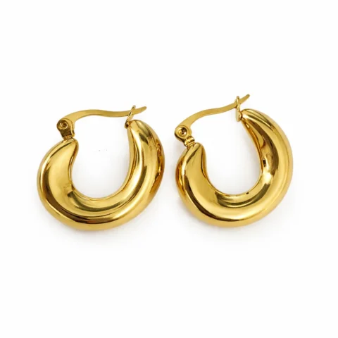 Pendientes Duna dorados de acero inoxidable sobre fondo blanco