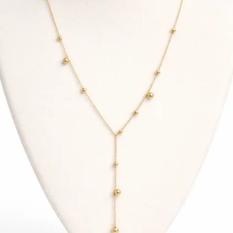 collar aurora dorado acero inoxidable con esferas en expositor elegante de joyería