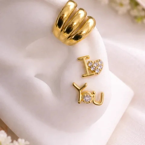 Pendientes Mini Dúo Love Oro en plata 925 puestos en la oreja