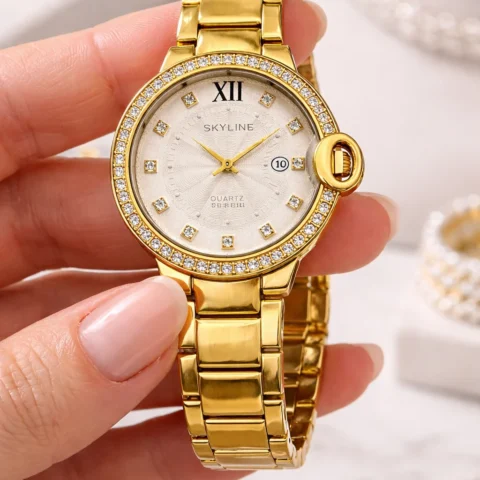 reloj Skyline Éclat Gold mujer acero inoxidable dorado sostenido en la mano