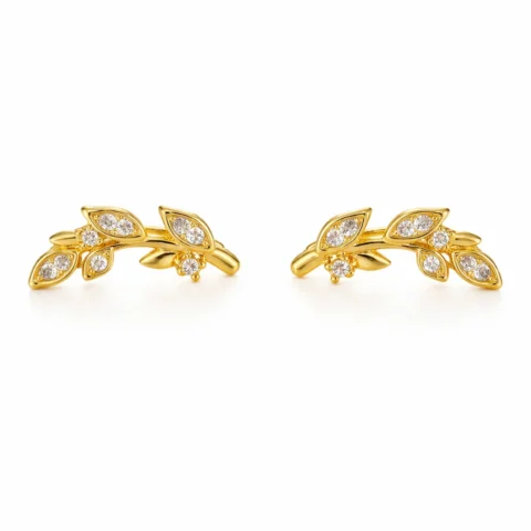 pendiente trepador leaf dorado con circonitas sobre fondo blanco