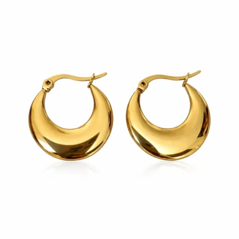 Pendientes Aros Nova dorados pequeños de acero inoxidable con acabado brillante sobre fondo blanco