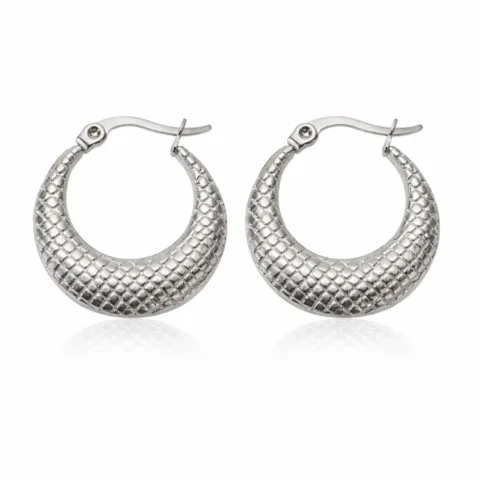 aros esencia plateados de acero inoxidable con textura sobre fondo blanco