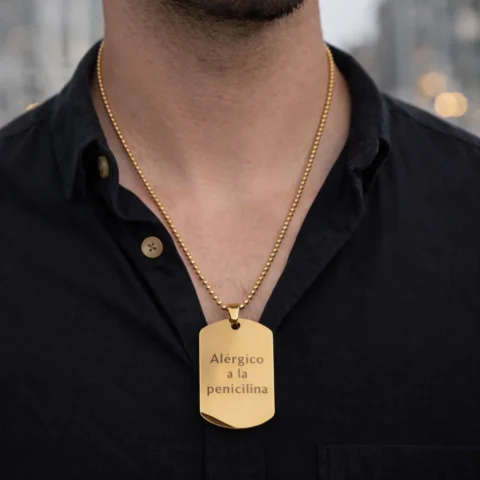 collar chapa dorado acero inoxidable en cuello estilo urbano personalizable