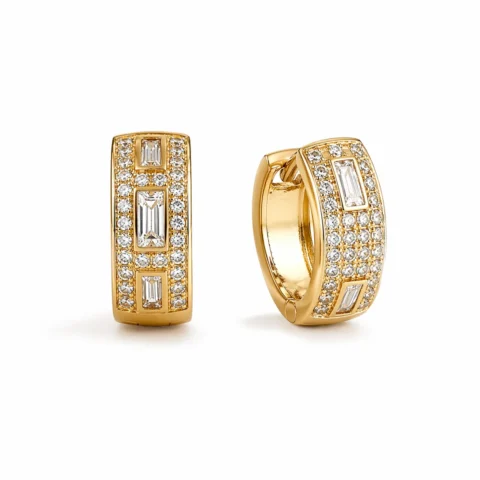 Aros Éclat Prestige con circonitas pavé y baguette sobre fondo blanco.