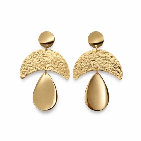 pendientes dorados largos elegantes Auralis Eclipse fondo blanco