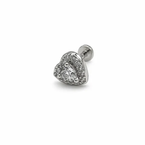 Piercing Nexa Heart plateado con circonitas sobre fondo blanco