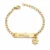 Pulsera dorada personalizada para niña con placa grabable y charm de flor Nexo Dulzura