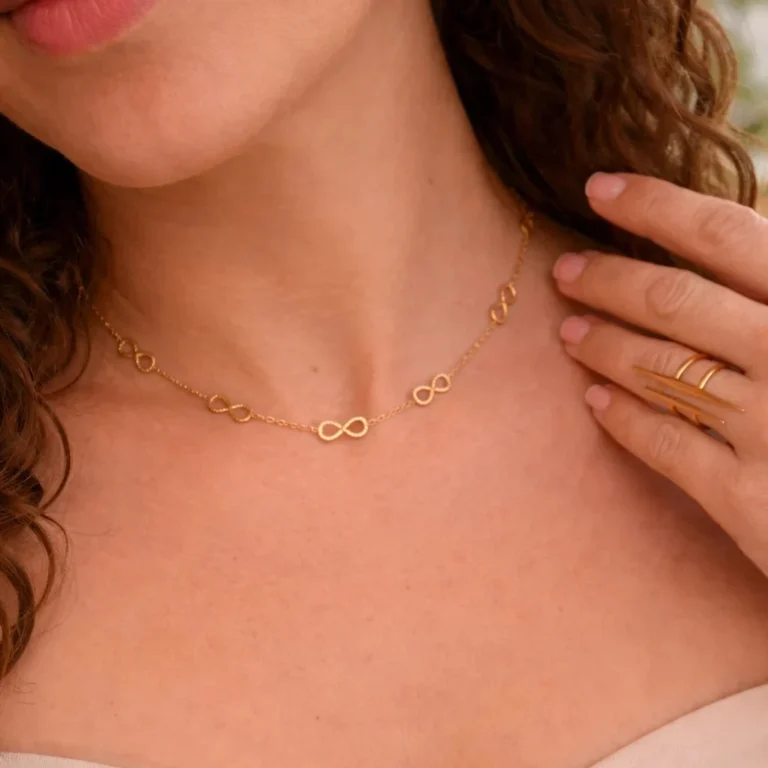 qué collar llevar con vestido